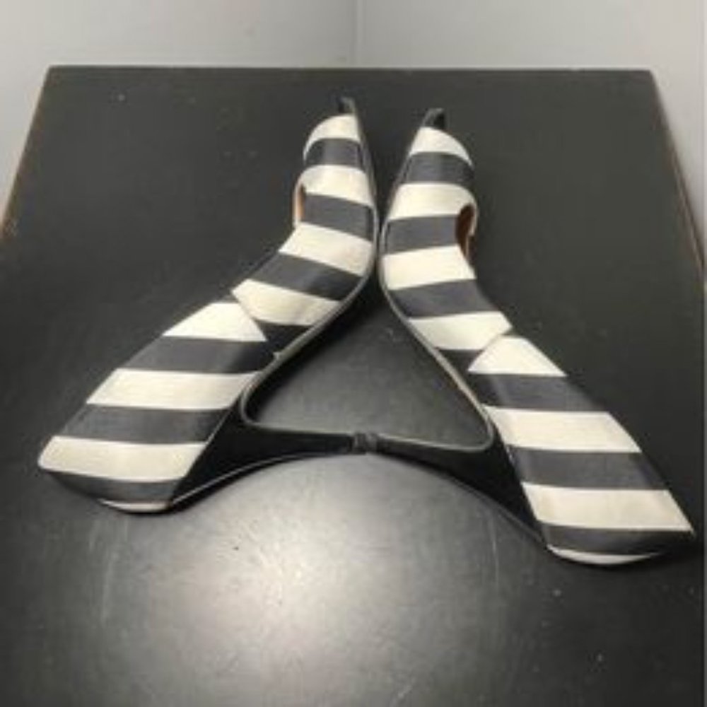 FIONI Black/White Design Open Toe Pumps Size: 8 - Picture 5 of 9